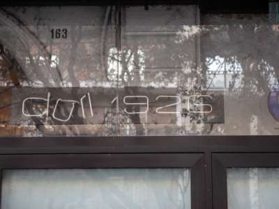 ...negozio di abbigliamento che fu aperto nel 1926, come recita la sua ormai ex insegna